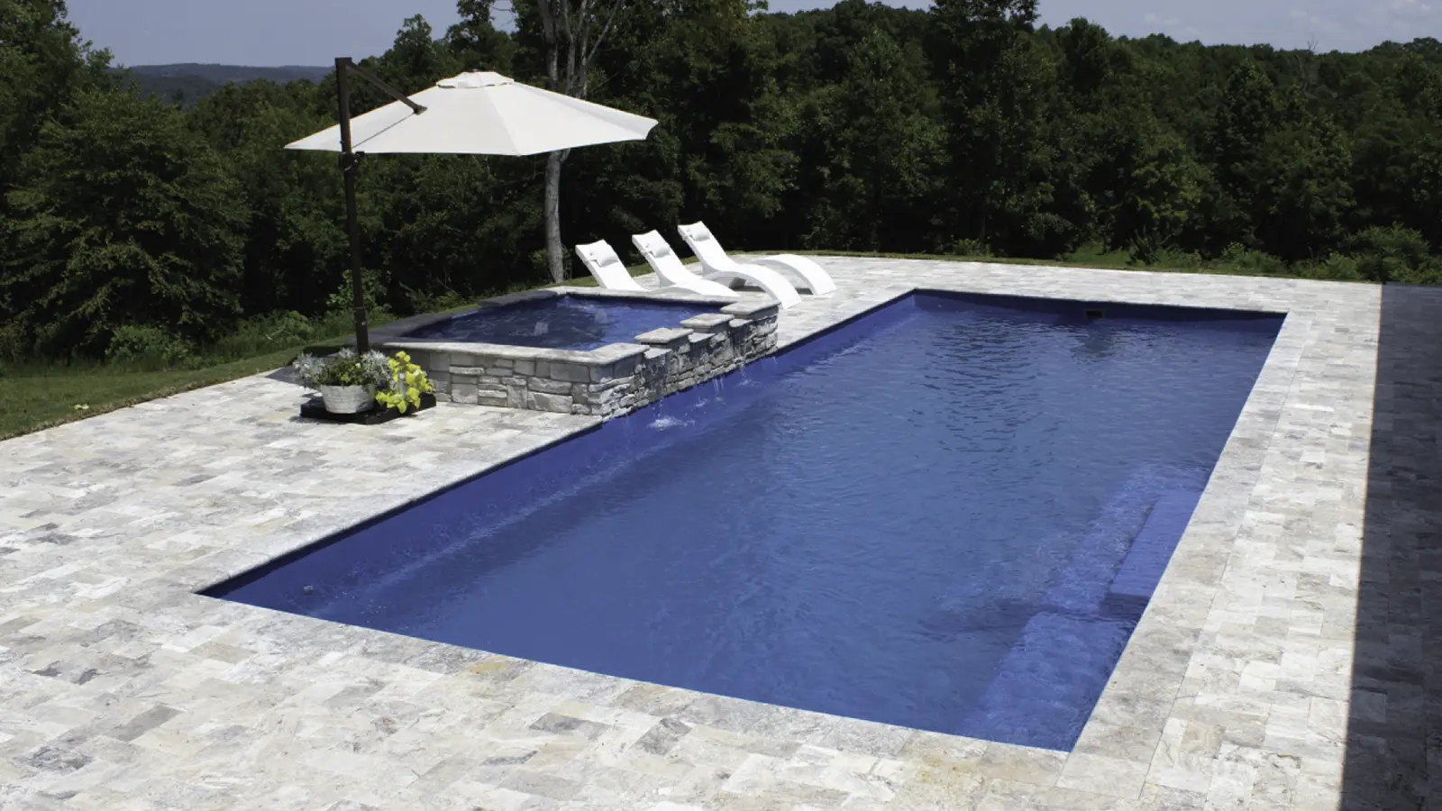 The Grand™, a fiberglass pool design manufactured by Leisure Pools